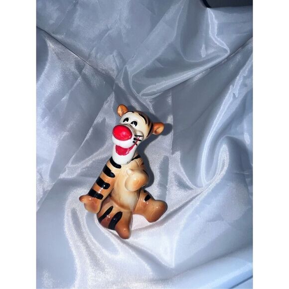 Tigger Walt Disney Production Japan Ceramic flawless - Picture 1 of 10
